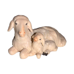 Schaf mit Lamm liegend aus Ahornholz, Krippenfiguren 